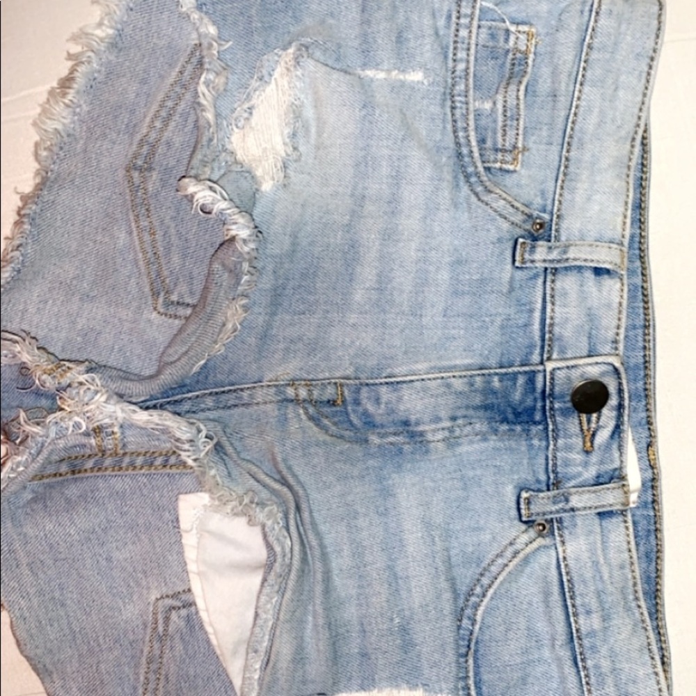 H & M light wash jean shorts